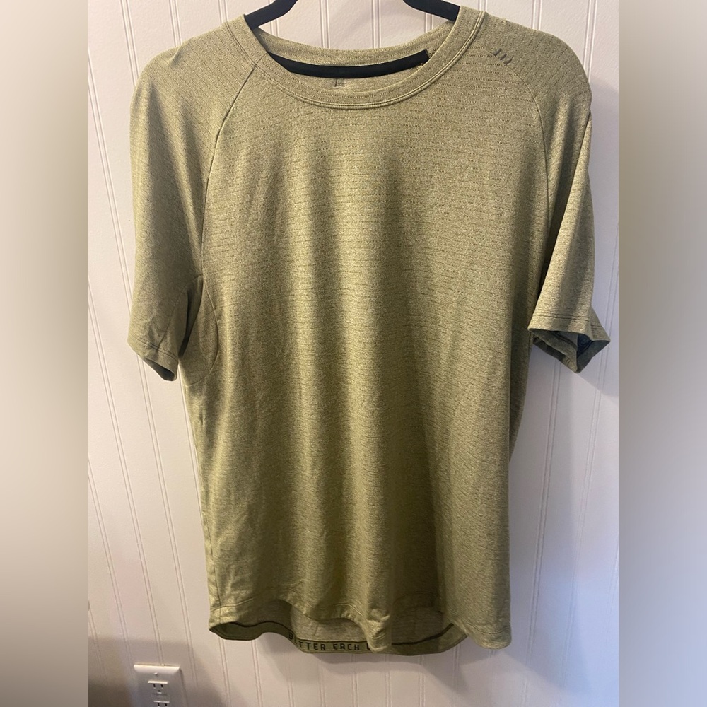 Men’s LuluLemon shirt